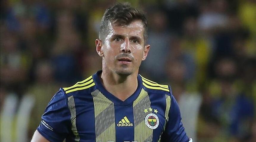 Fenerbah&ccedil;e taraftarından Emre Bel&ouml;zoğlu baskısı