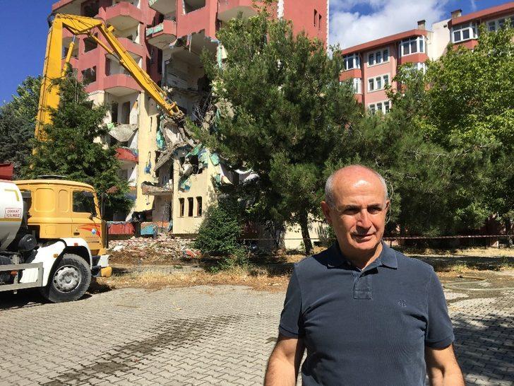 Büyükçekmece’de riskli 8 katlı bina yıkıldı G5