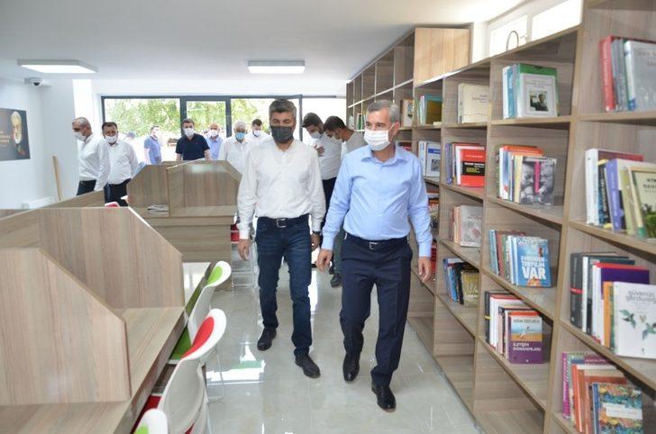 Yeşilyurt Belediyesi’nden  Çavuşoğlu ‘na kitap kafe G1