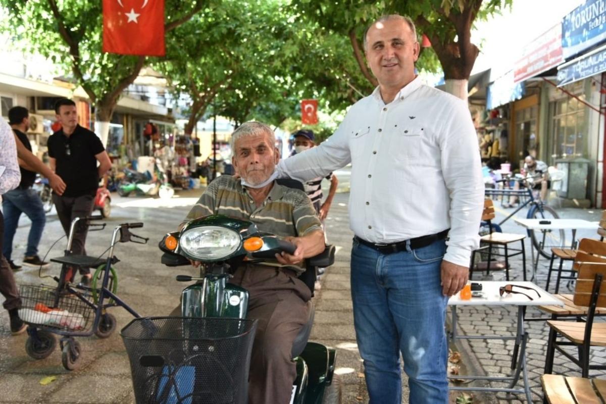 Başkan Kaya, ak&uuml;l&uuml; engelli ara&ccedil;larını teslim etti
