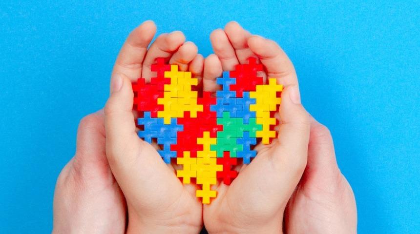 Otizm : Nedenleri, belirtileri, tedavisi