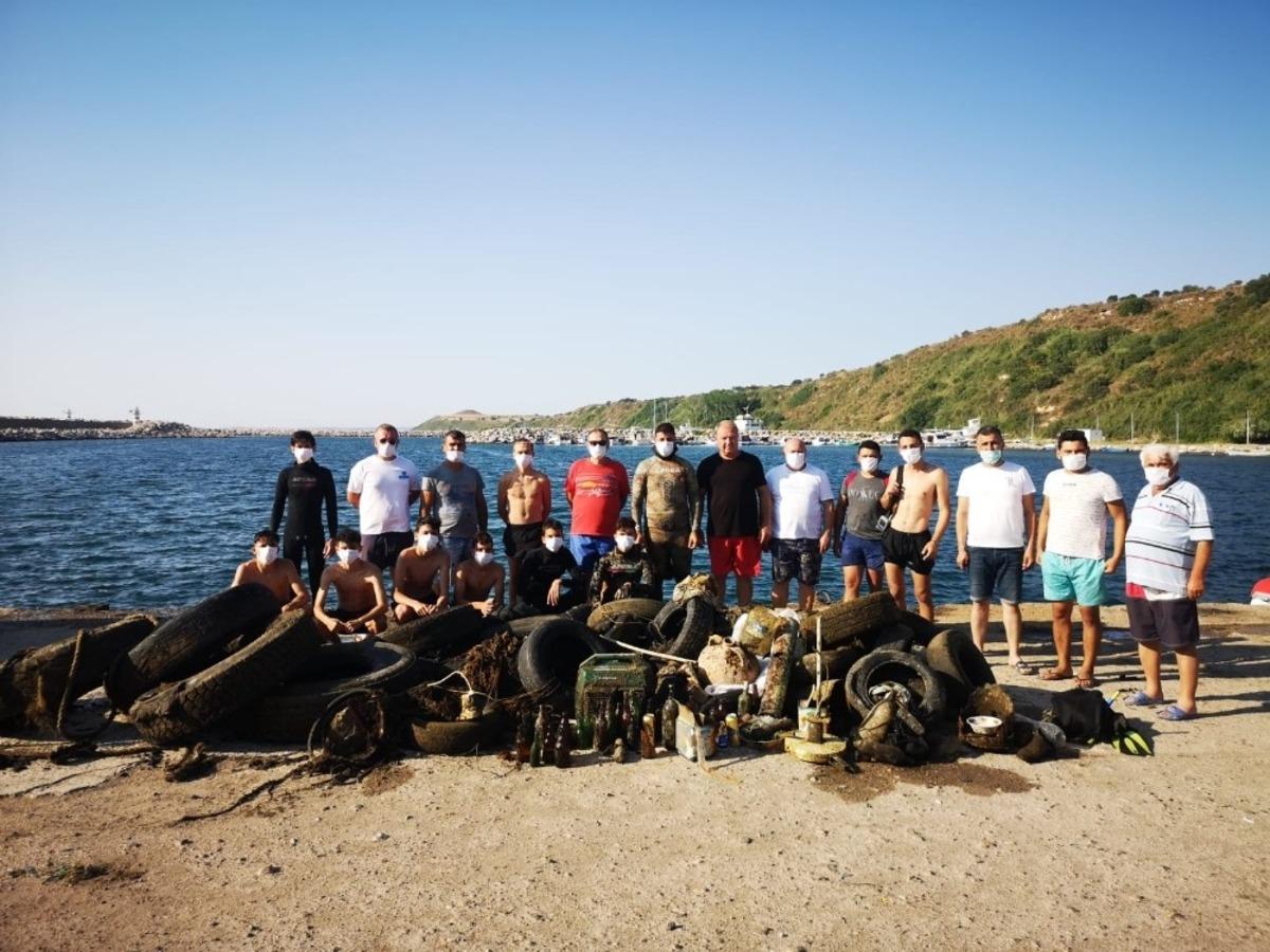 &Ccedil;anakkale Boğazı&rsquo;ndan 1 tonu aşkın plastik atık &ccedil;ıkarıldı