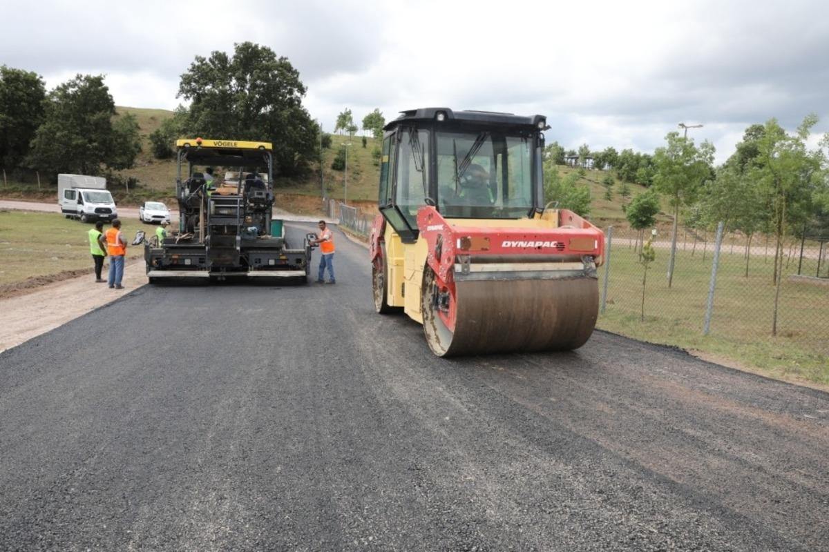 K&ouml;rfez asfalt ekiplerinden İlimtepe&rsquo;de asfalt &ccedil;alışması