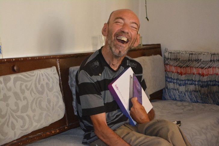 Mesut Ergin sosyal medyada kendisinden  tablet bilgisayar isteyen engelli vatandaşı kırmadı G3