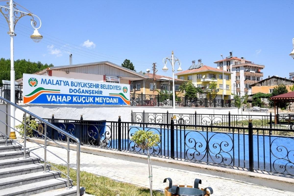 Vahap K&uuml;&ccedil;&uuml;k&rsquo;&uuml;n adı meydanda yaşatılacak