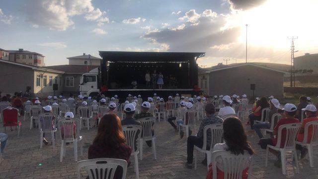 ’Oz Büyücüsü’ oyunu Tutak ilçesinde sahne aldı