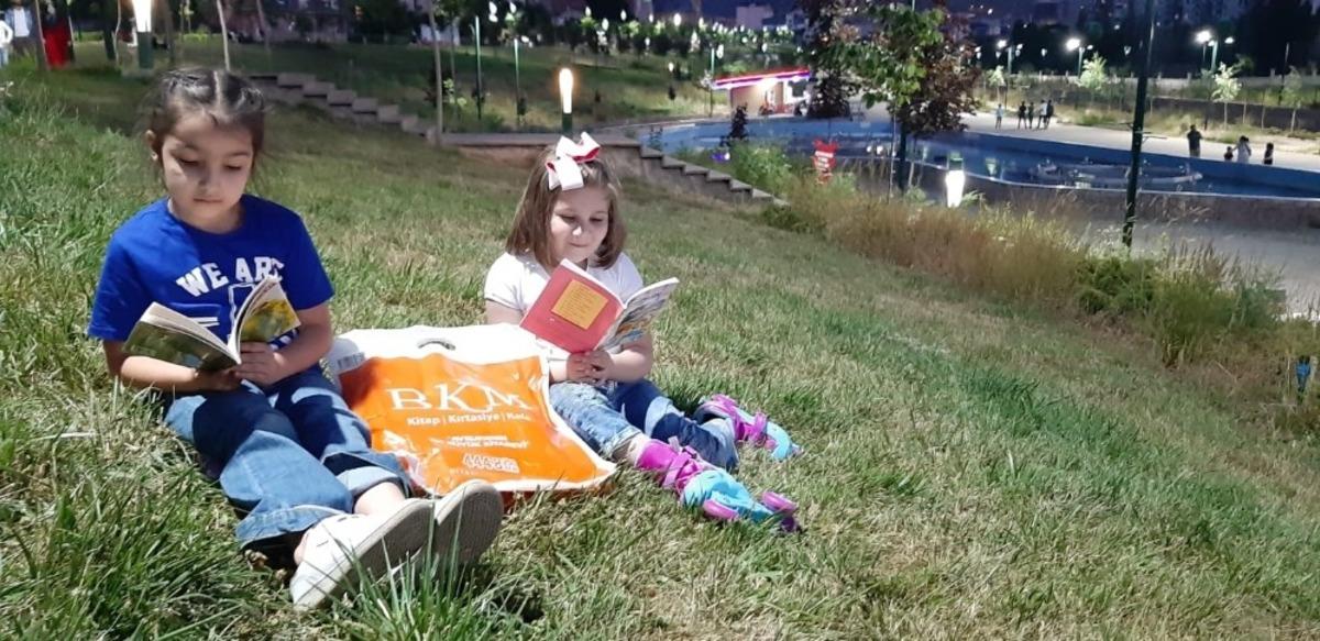 BKM Kitap&rsquo;tan Muş&rsquo;a kıyafet ve kitap desteği