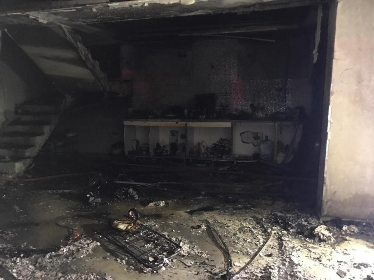 Kuşadası&rsquo;nda boş villa yandı