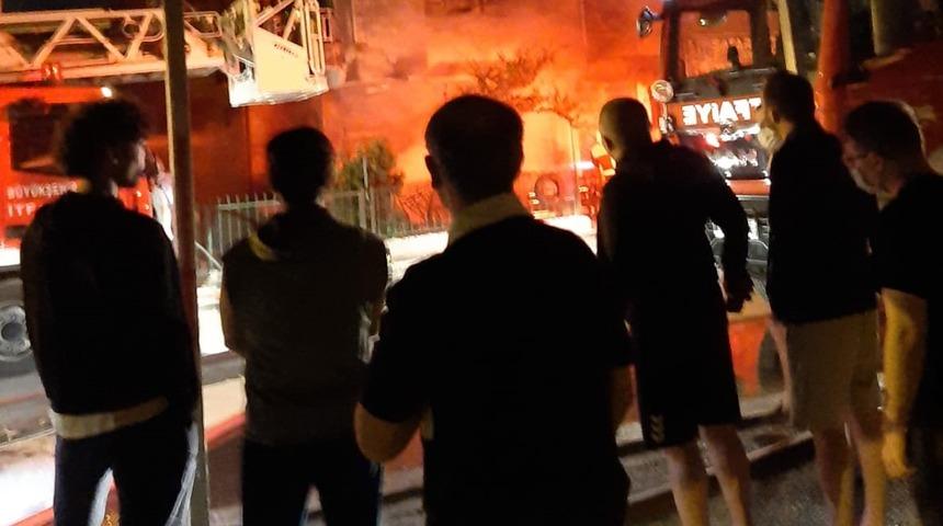 Taksi şof&ouml;r&uuml;n&uuml;n dikkati, yangında faciayı &ouml;nledi