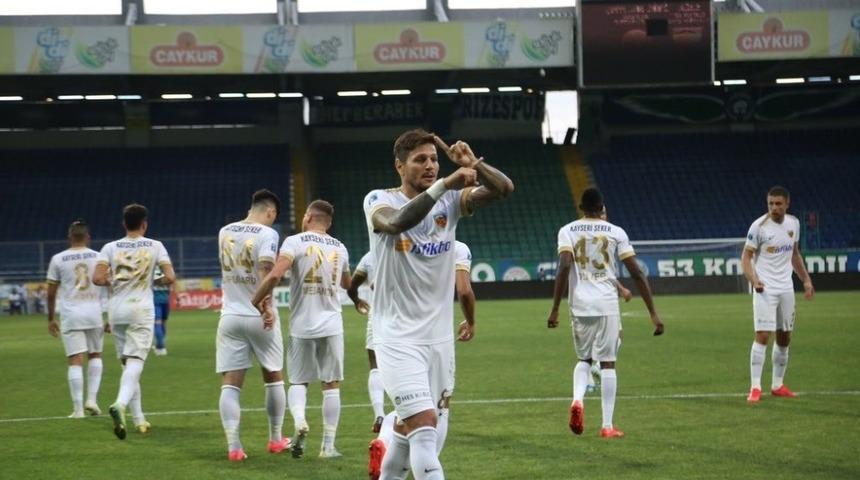 Diego Angelo ilk golünü attı