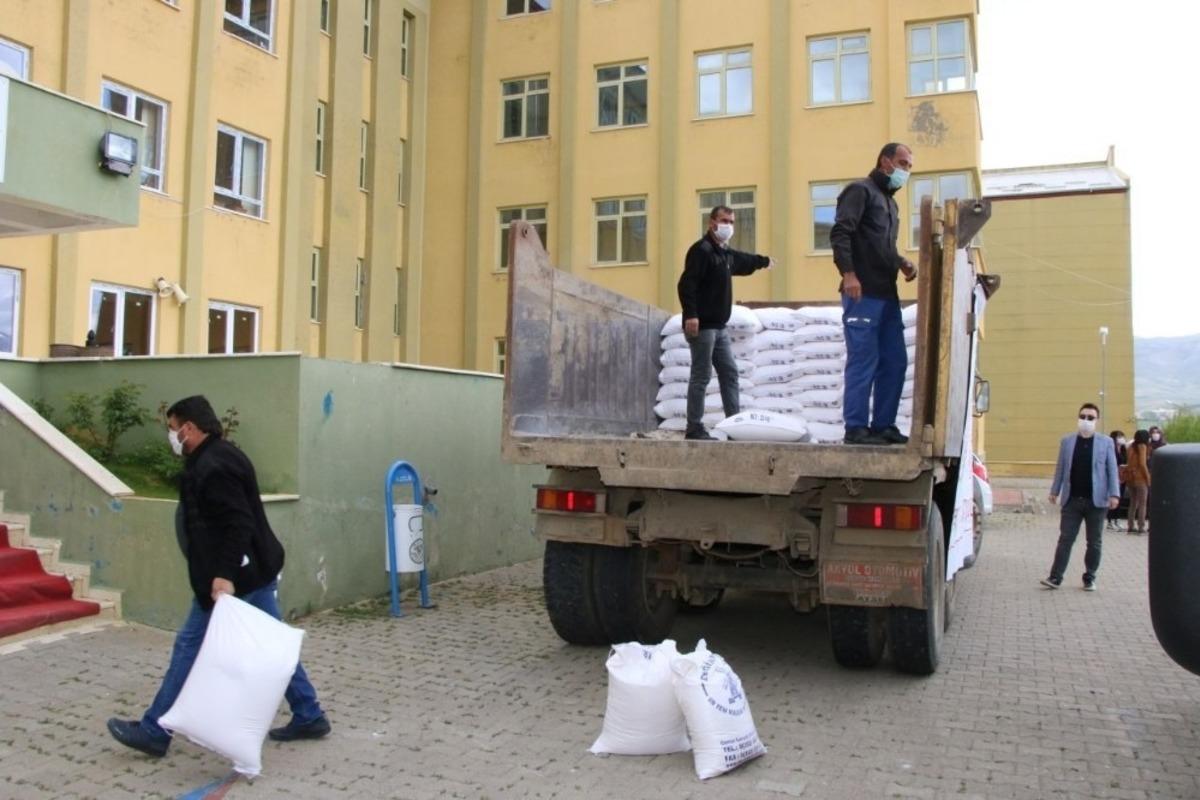 &Ouml;ğretmenler pandemi s&uuml;recinde g&ouml;n&uuml;lleri fethetti