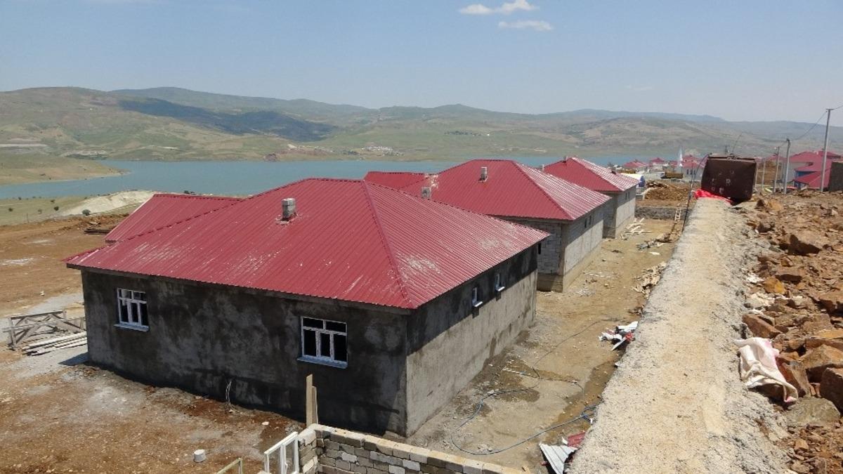 Evleri baraj suyu altında kalan hak sahipleri yeni evlerine yerleşti