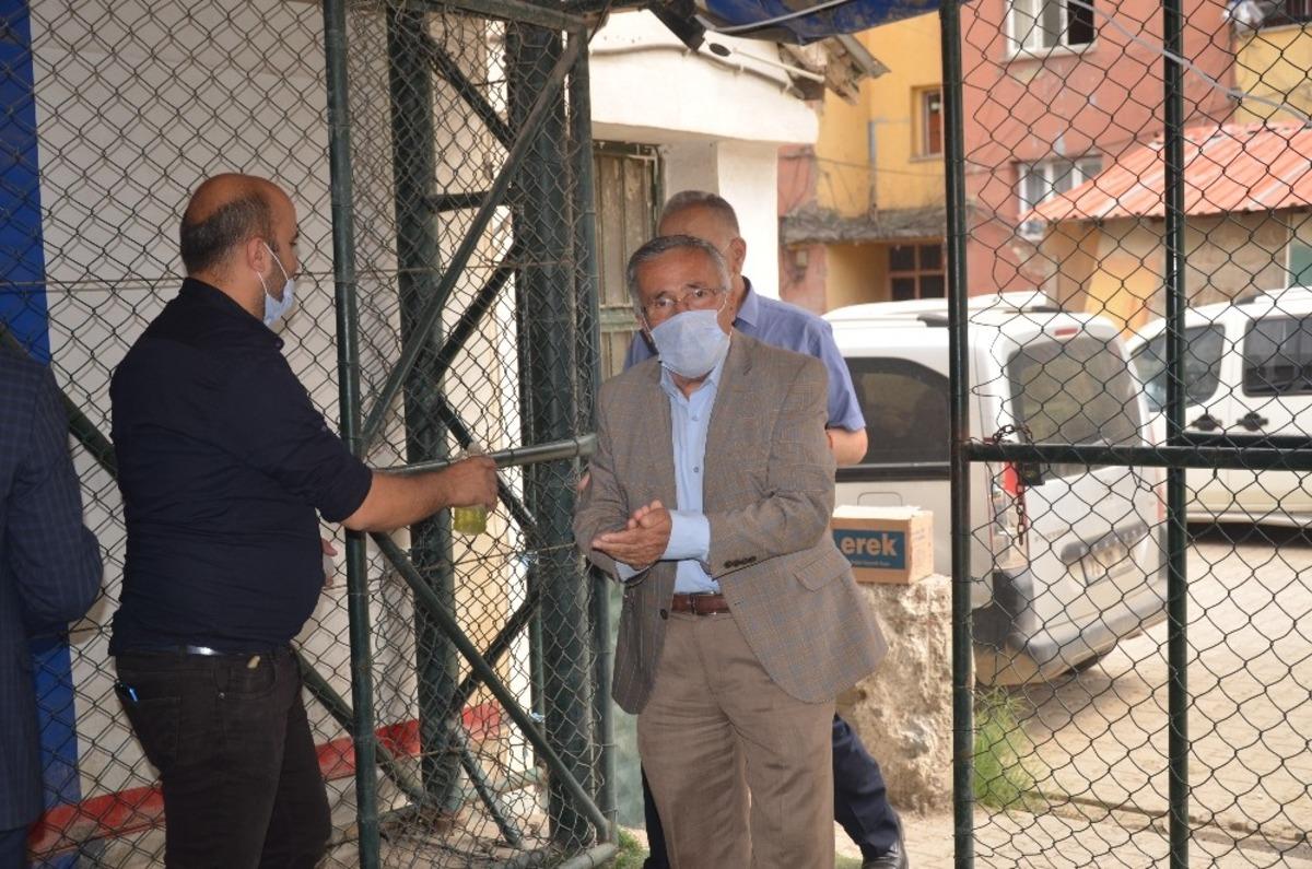 Halı sahada halk toplantısı