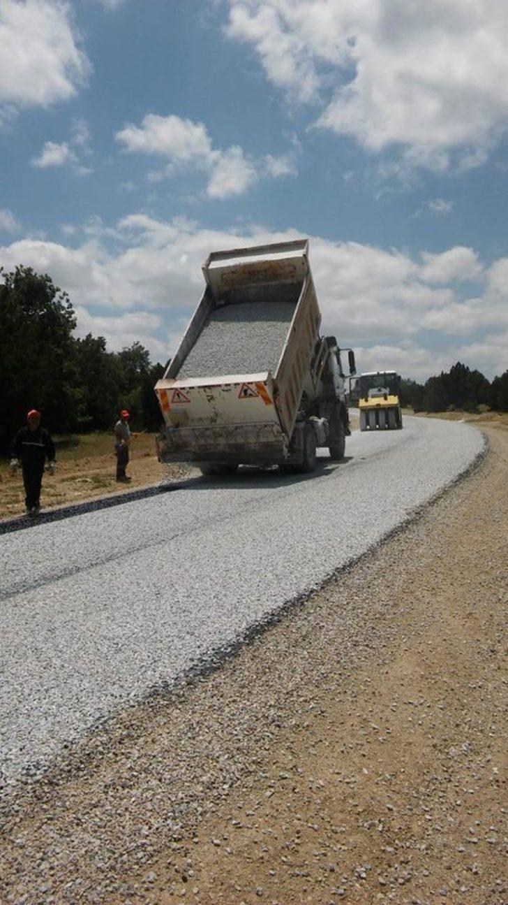 Altıntaş ilçesi Osmaniye-Yaylaköy arasında asfalt çalışmaları G2