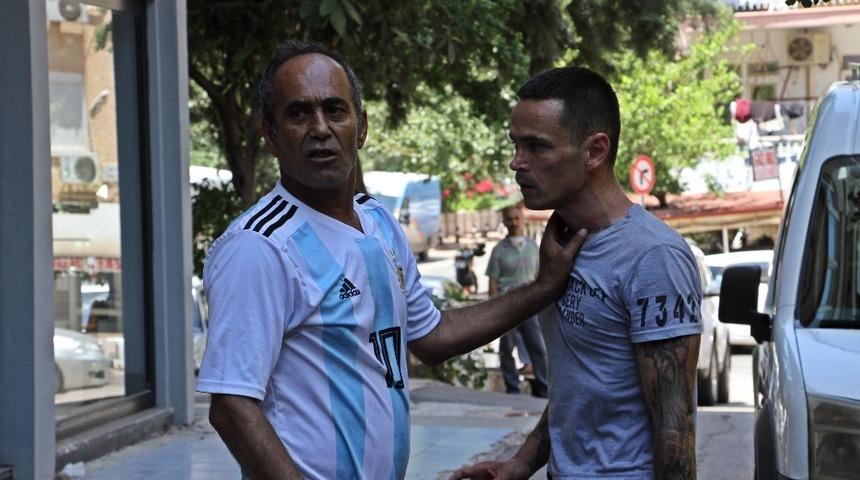 Üst üste 2 gün evinde yangın çıkan adamı bina sakinleri dövdü