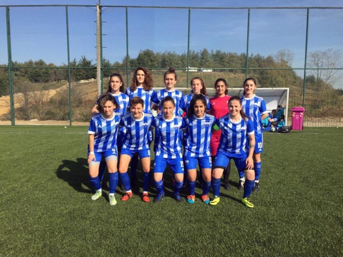 Bağcılar&rsquo;ın kadın futbol takımı 2. Lige y&uuml;kseldi