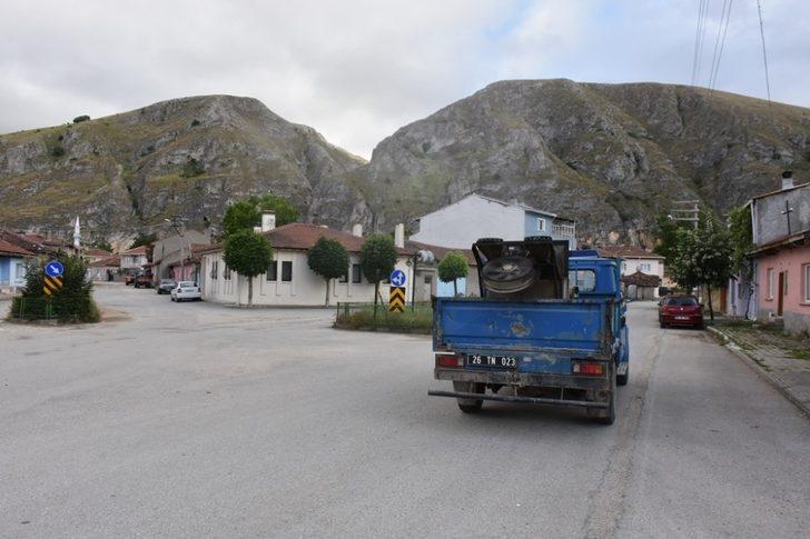 İnönü’de sinek ve haşerelere karşı ilaçlama çalışmaları G3