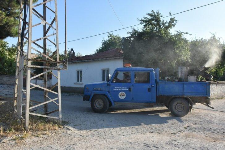 İnönü’de sinek ve haşerelere karşı ilaçlama çalışmaları G4