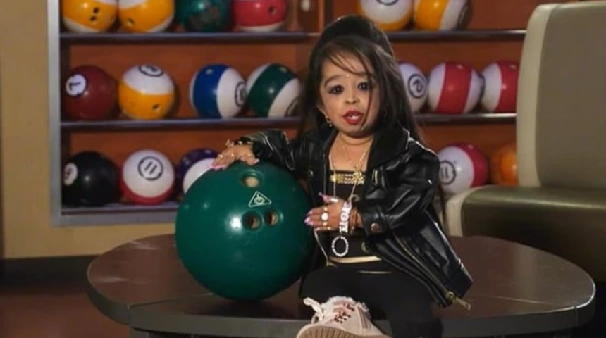 Jyoti Amge 60.9 cm uzunluğuyla dünyanın en küçük kadını