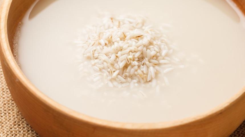 Sa&ccedil; ve cilt bakımında mucizeler yaratıyor! Pirinci bu şekilde kullanırsanız...