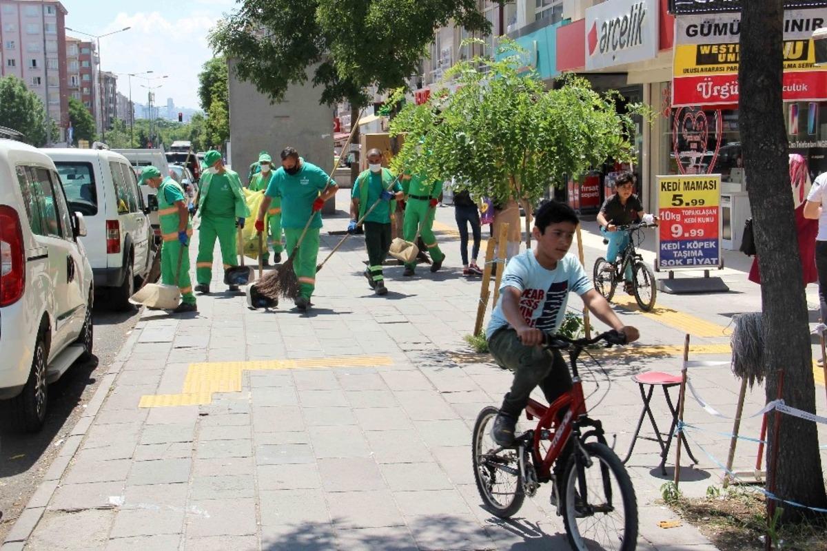 &Ccedil;ankaya&rsquo;da k&ouml;şe bucak temizlik s&uuml;r&uuml;yor
