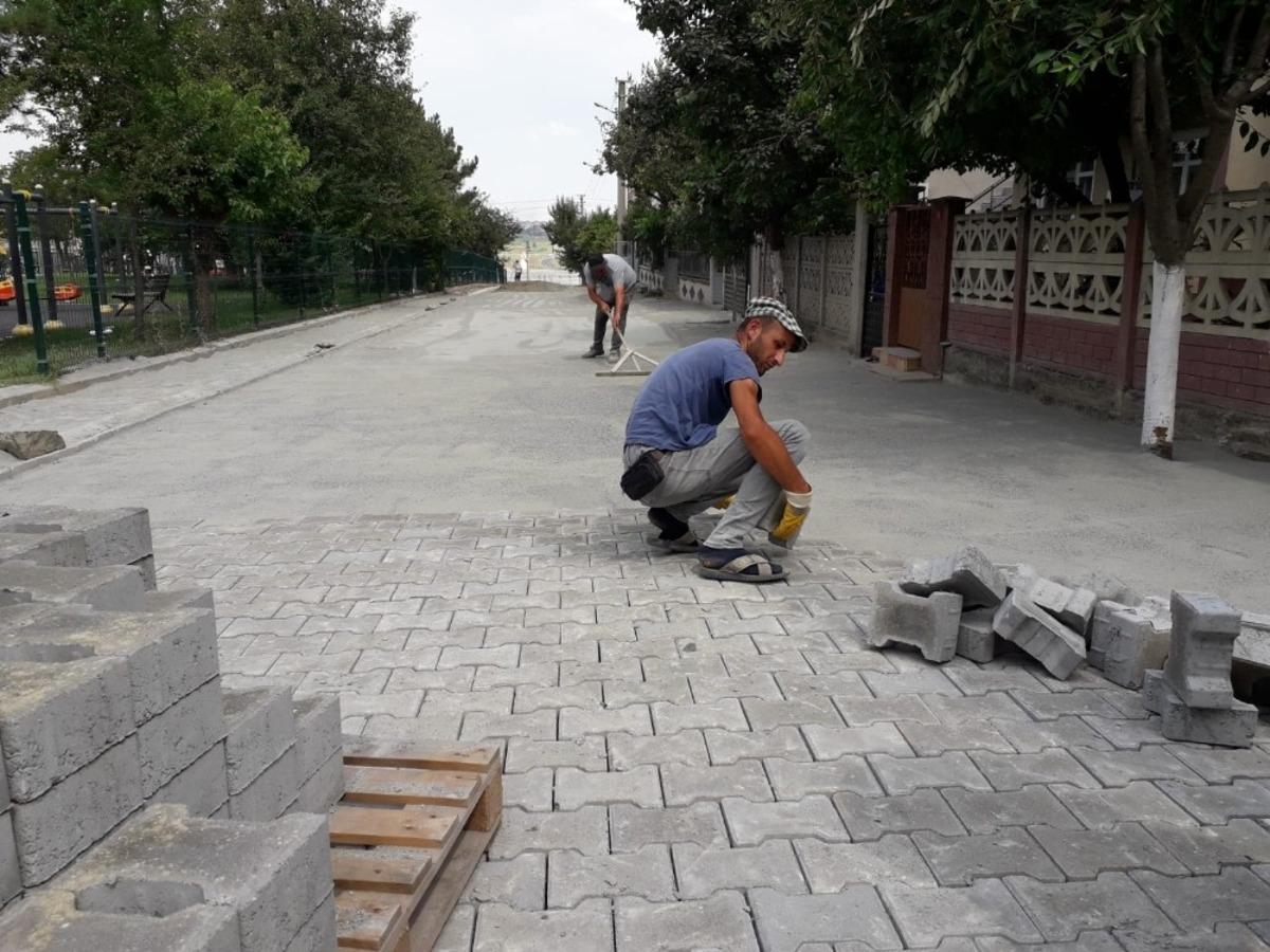 Ergene&rsquo;de kilit parke taş d&ouml;şeme ve yol iyileştirme &ccedil;alışmaları s&uuml;r&uuml;yor