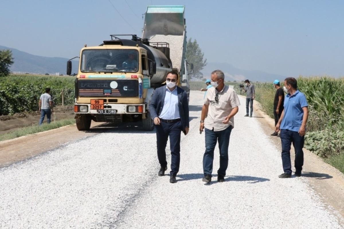Zaman i&ccedil;inde yıpranan yol yenileniyor
