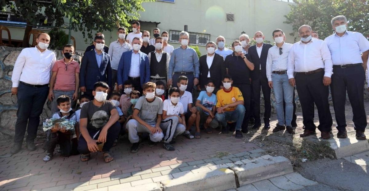 Başkan B&uuml;y&uuml;kakın, Dilovası&rsquo;nda vatandaşlarla bir araya geldi