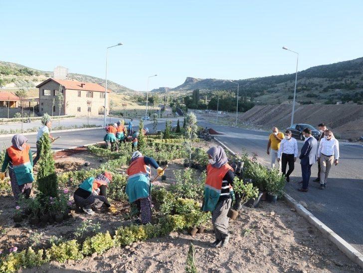 Nevşehir Kalesi ve çevresinde, çevre düzenleme ve peyzaj çalışmaları sürüyor G3