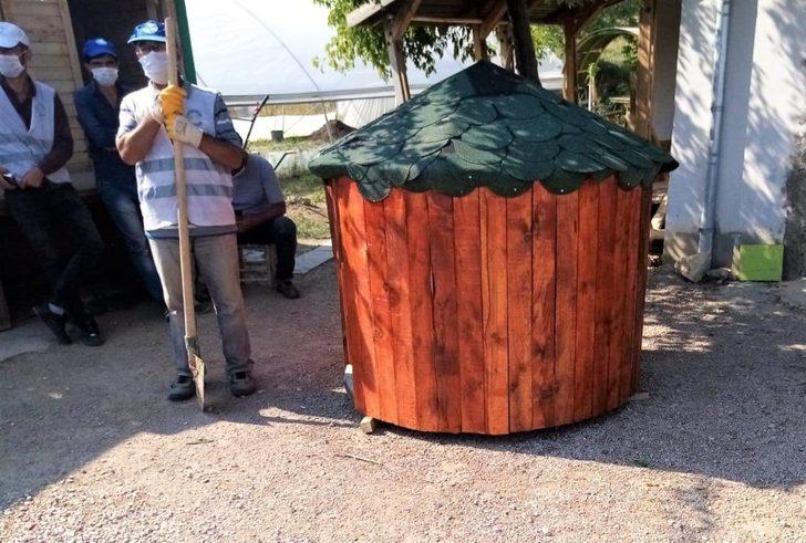 Kablo makaraları sokak köpeklerine yuva oldu G2