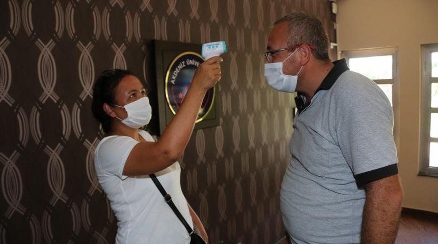 &Uuml;niversite temizlik personeline hijyen eğitim