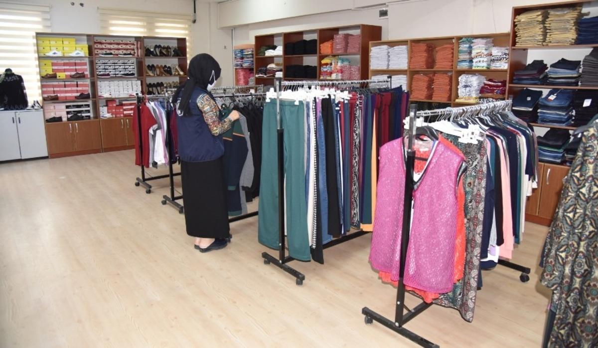 Kartepe G&ouml;n&uuml;l Bağı Mağazası bayramda y&uuml;zleri g&uuml;ld&uuml;recek