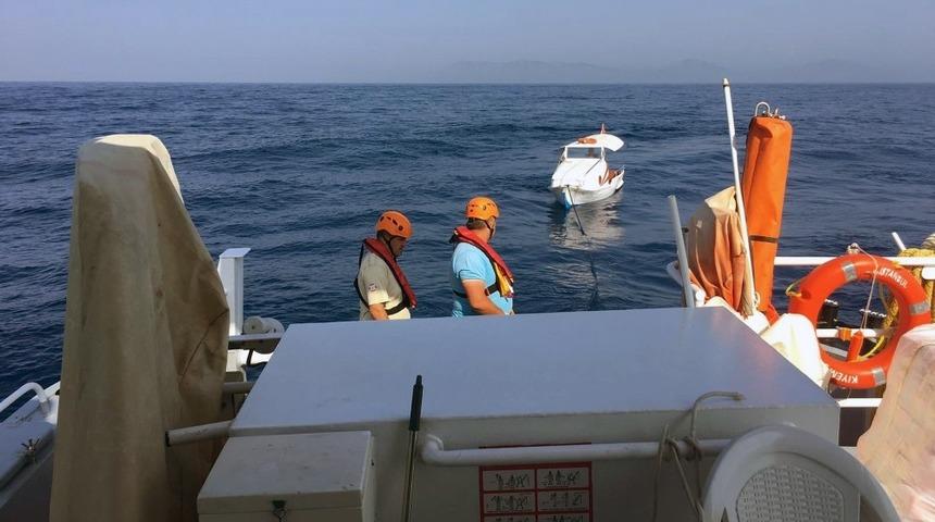 Sürüklenen tekneyi Kıyı Emniyet kurtardı
