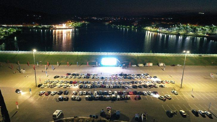 Büyükşehir’in arabalı sinema günlerine yoğun ilgi G1