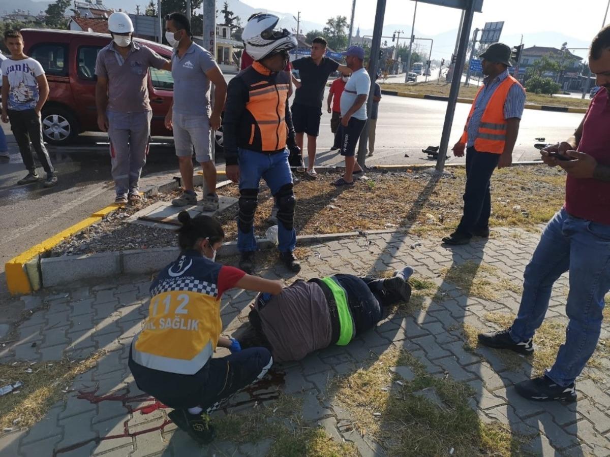 Fethiye&rsquo;de kamyonet ile motosiklet &ccedil;arpıştı: 1 &ouml;l&uuml;