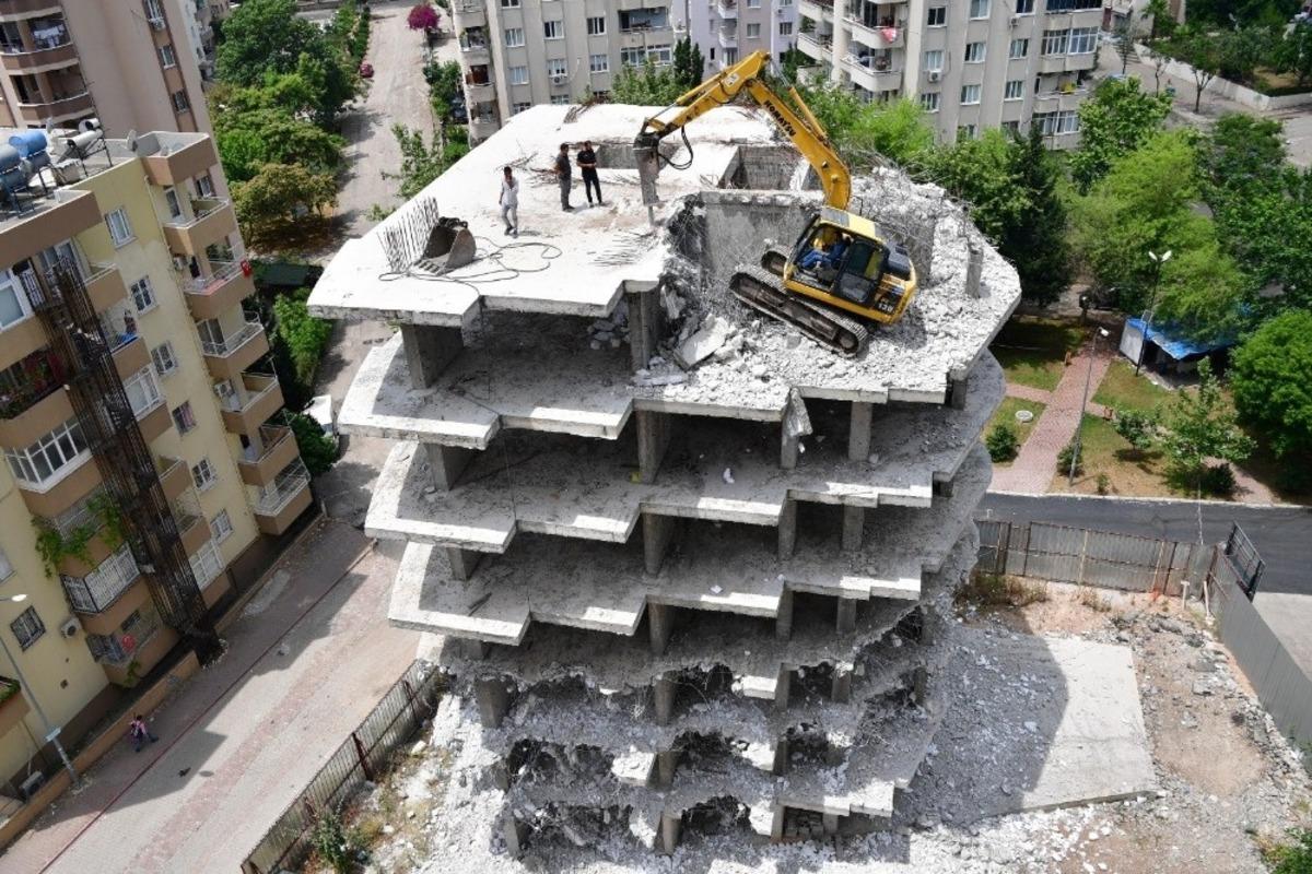 &Ccedil;etin: "Ka&ccedil;ak binayı affetmem"