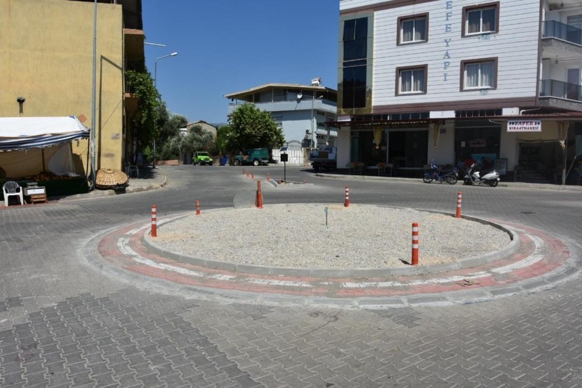 Nazilli&rsquo;de yol sorunları bir bir &ccedil;&ouml;z&uuml;l&uuml;yor