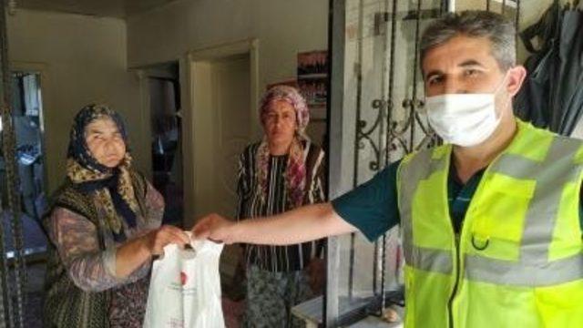 Cumhurbaşkanlığının hediyeleri Gördes’teki 65 yaş ve üstü vatandaşlara ulaştırıldı