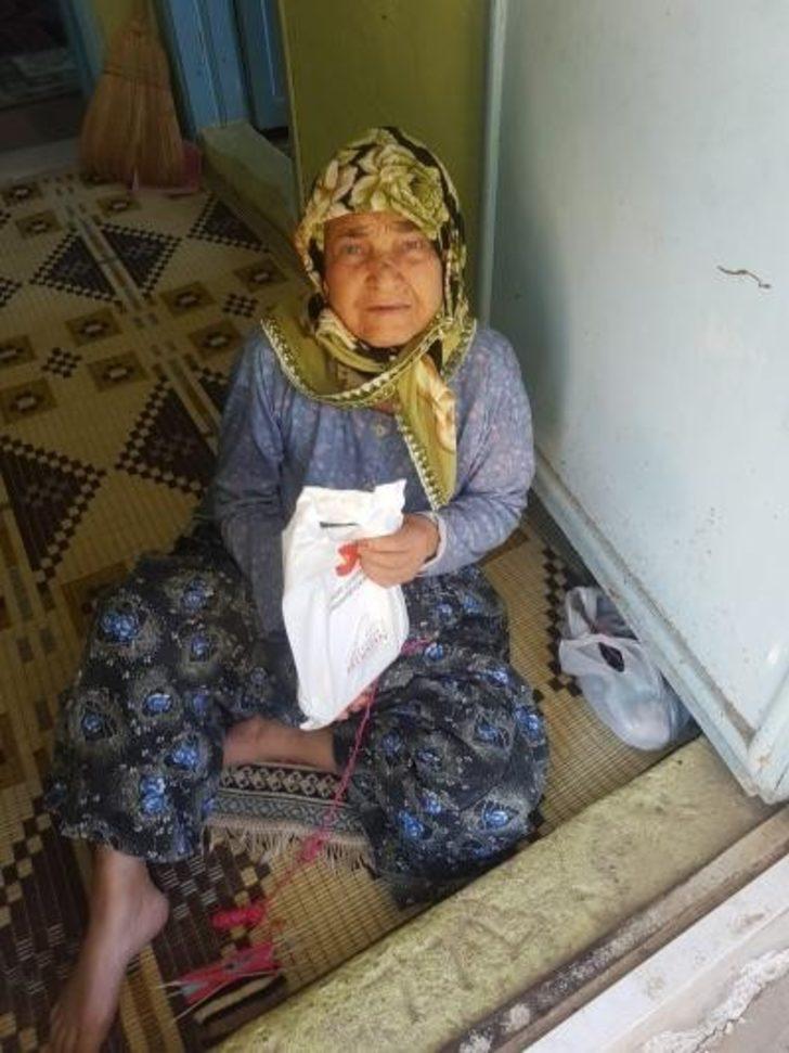 Cumhurbaşkanlığının hediyeleri Gördes’teki 65 yaş ve üstü vatandaşlara ulaştırıldı G4