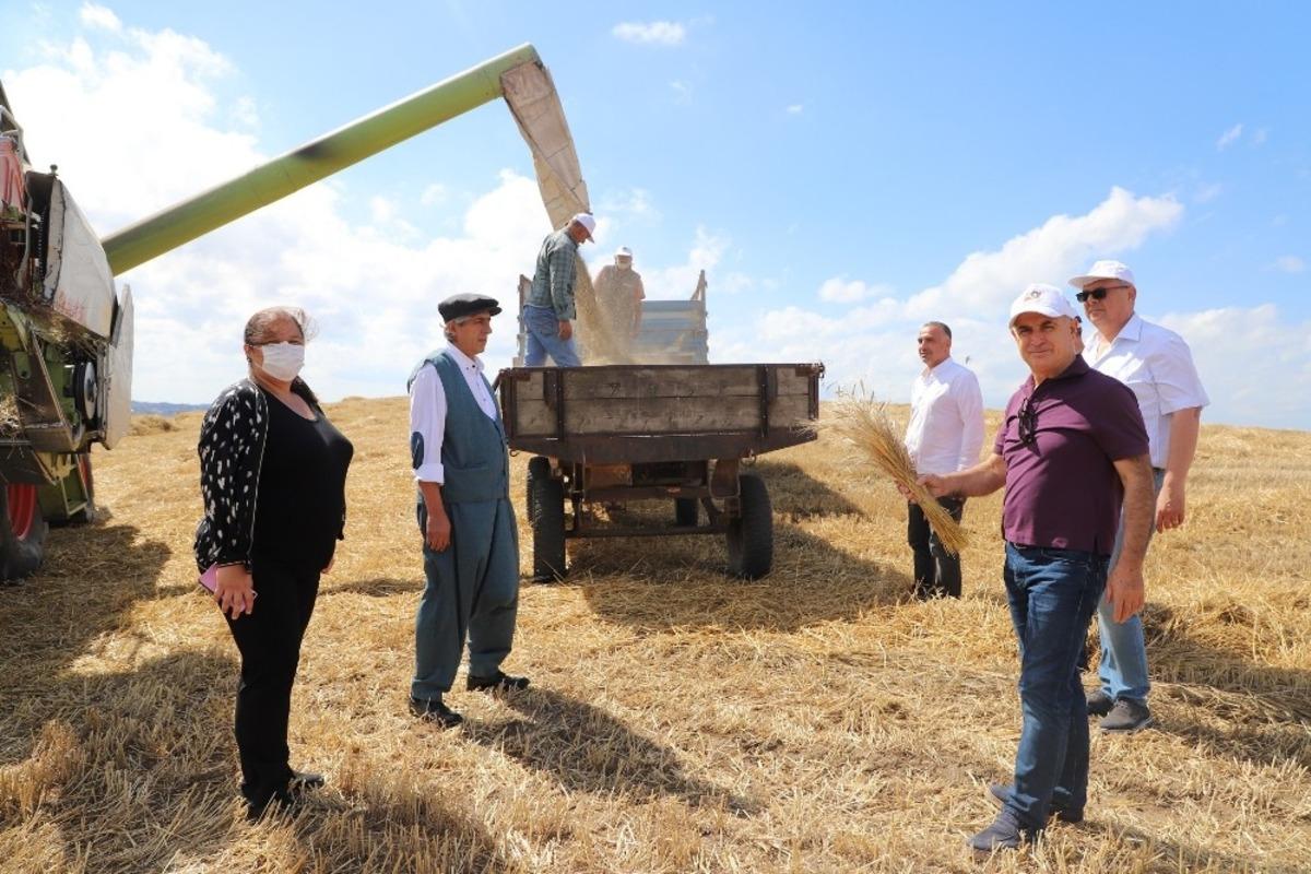 Başkan Akg&uuml;n: &ldquo;Kıymetli tarım &uuml;r&uuml;nlerini &uuml;retmeye devam edeceğiz&rdquo;