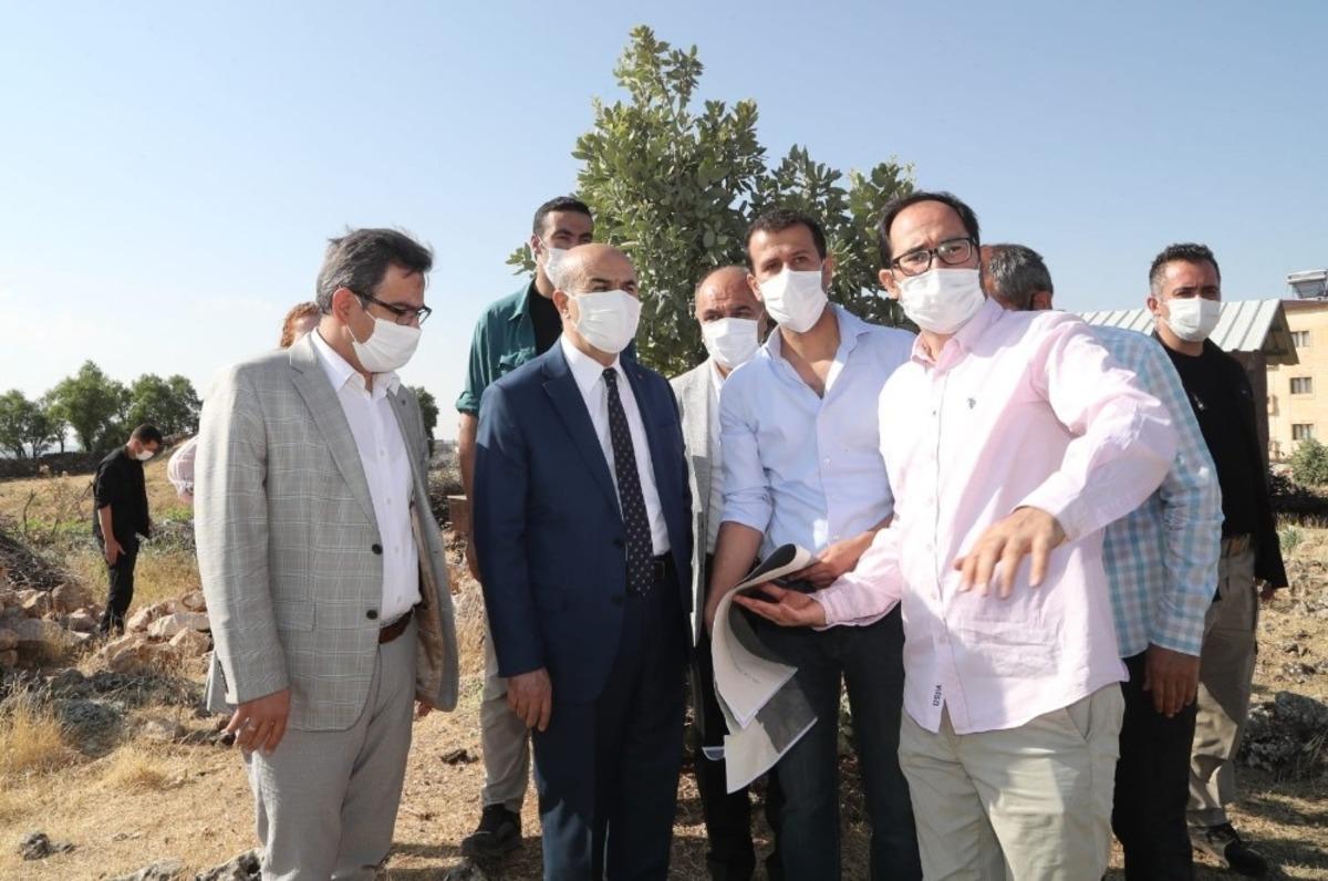 Vali Demirtaş, &Ouml;merli&rsquo;deki &ccedil;alışmaları inceledi