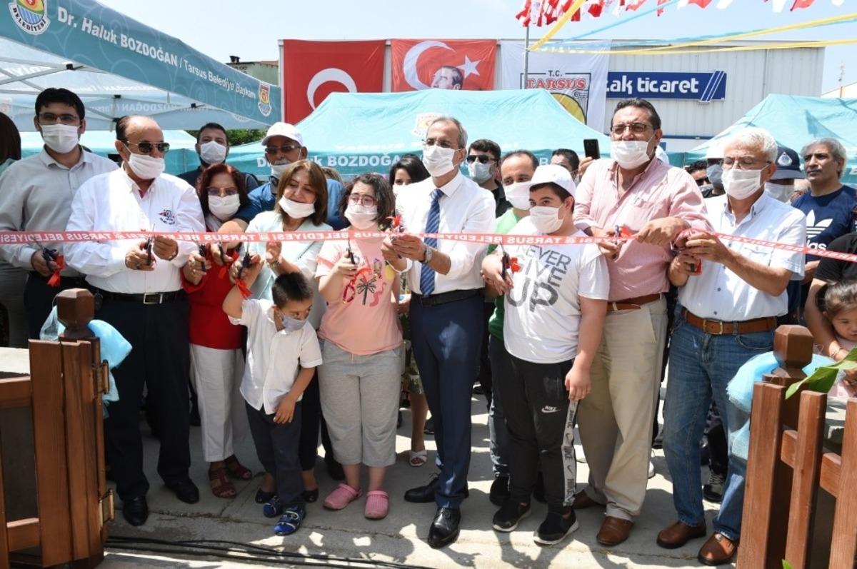 Tarsus&rsquo;ta down sendromlu ve engelli bireyler i&ccedil;in &lsquo;+1 Kafe&rsquo; a&ccedil;ıldı