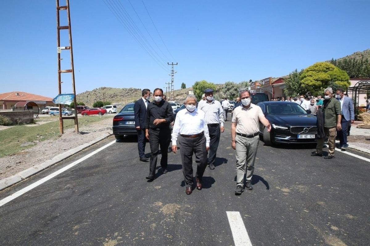 Başkan B&uuml;y&uuml;kkılı&ccedil; asfalt &ccedil;alışmalarını yerinde inceledi