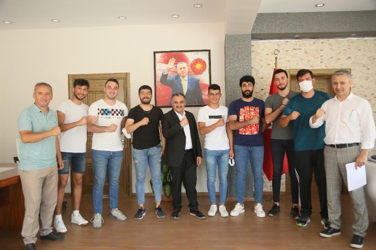 Develi Belediyesi voleybol kul&uuml;b&uuml; hazırlıklara başladı