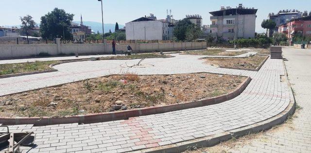 Yeşil Mahalle’de park yapım çalışmaları sürüyor