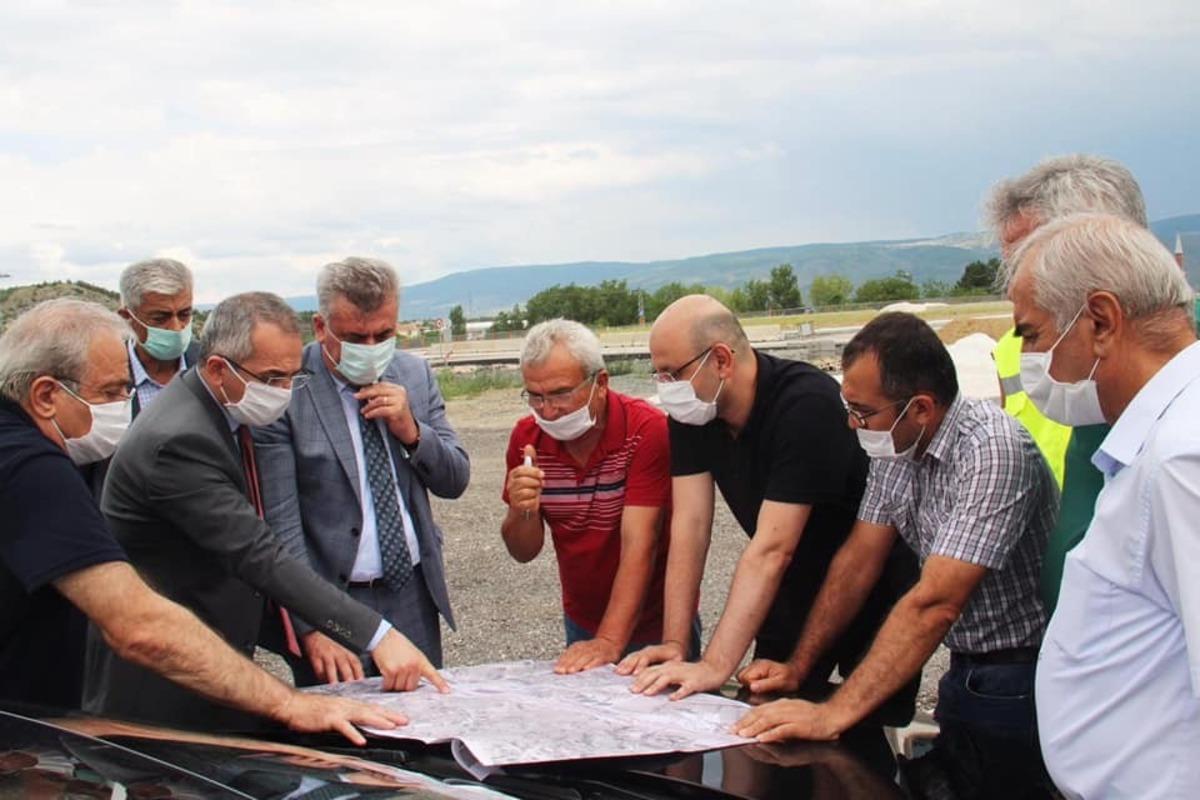 Kaymakam Pişkin, Karayolları 15. B&ouml;lge M&uuml;d&uuml;r&uuml; Oğuzhan ile incelemelerde bulundu