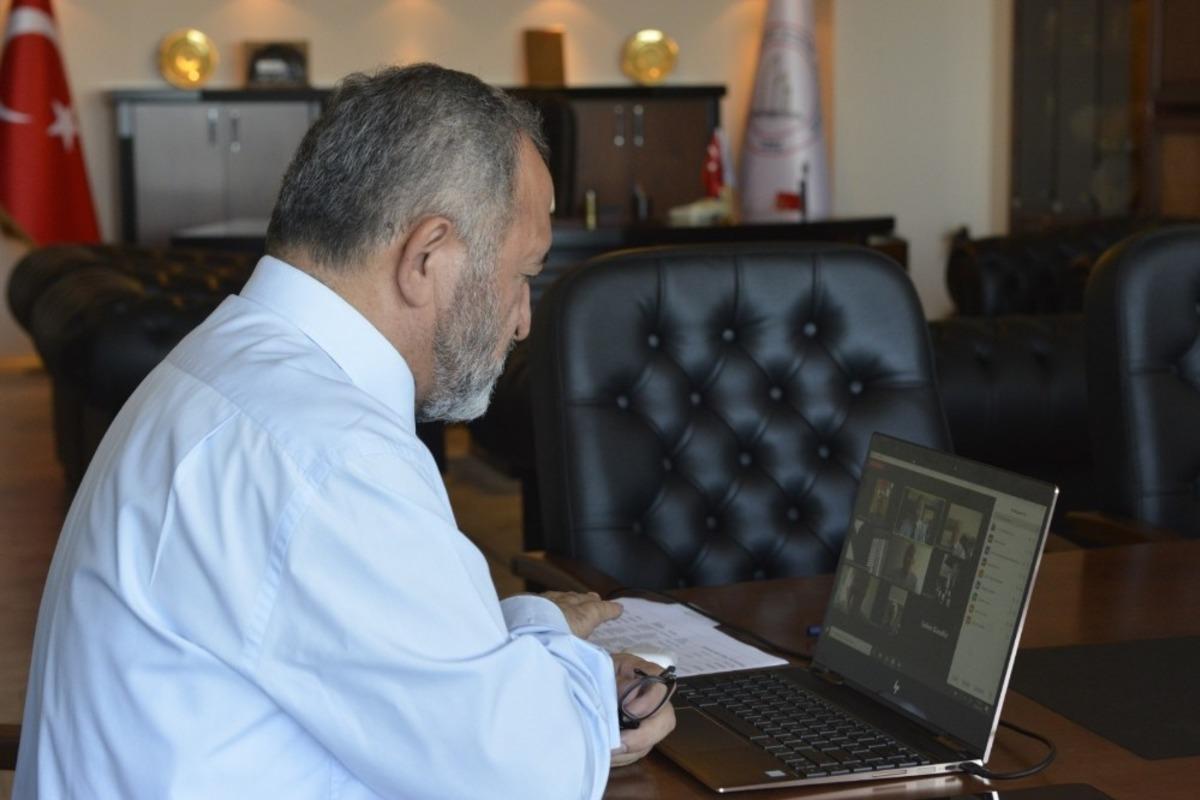 BE&Uuml;&rsquo;den  deneyimli hocalarına emeklilik t&ouml;reni