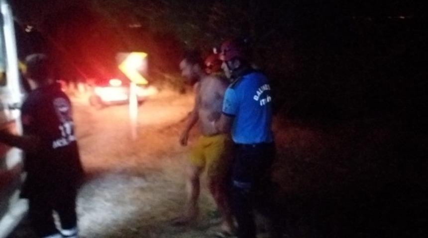 U&ccedil;uruma yuvarlanan şahsı itfaiye kurtardı