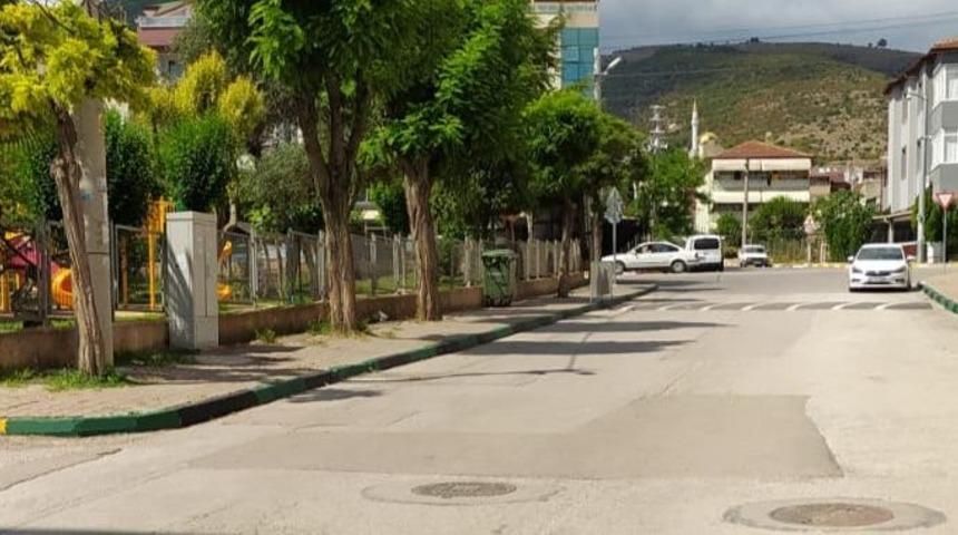 K&ouml;rfez&rsquo;de kaldırımlar yeşil-siyah