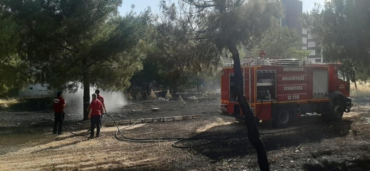 Eski polis &ouml;zel harekat binası bah&ccedil;esinde korkutan yangın